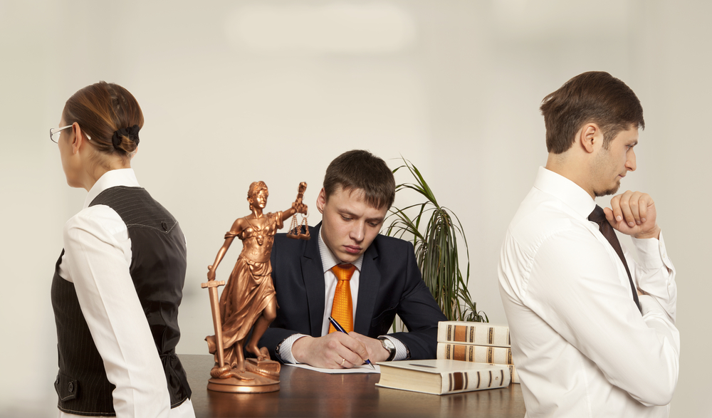 解雇をするのは、離婚裁判と同じように大変。