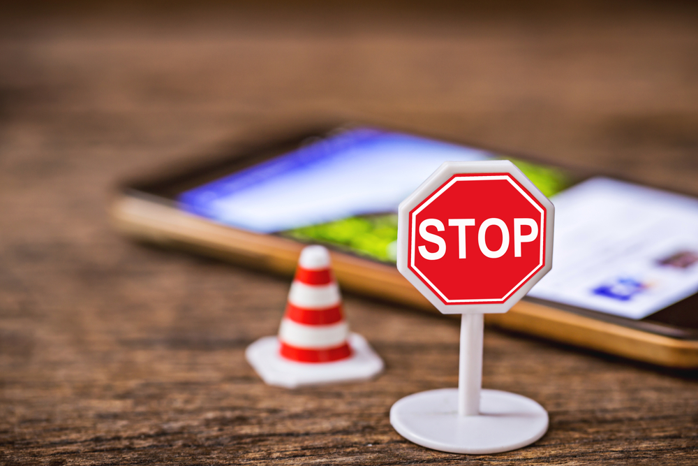 アディーレ業務停止の理由は?